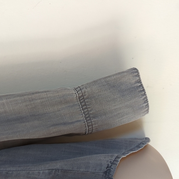 Anthropologie Cloth & Stone Split-Back Gray Chambray Buttondown - Picture 9 of 16